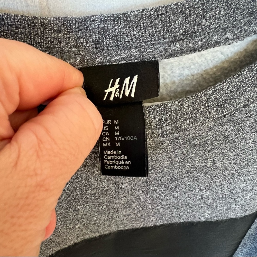 H&M Crew Neck Connect Disconnect Sweatshirt Gray - Picture 5 of 8